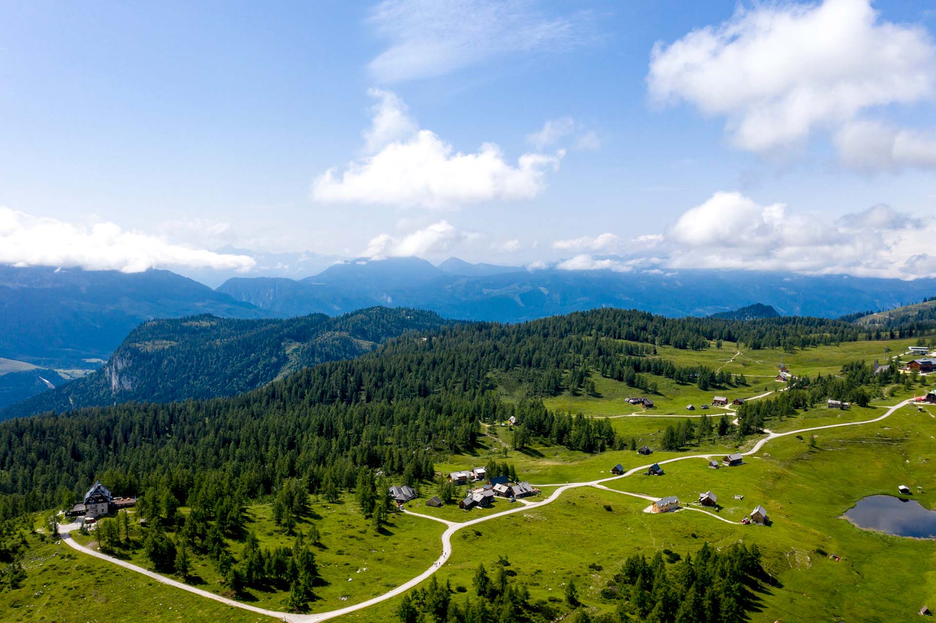 Drohnenaufnahme der Tauplitzalm.